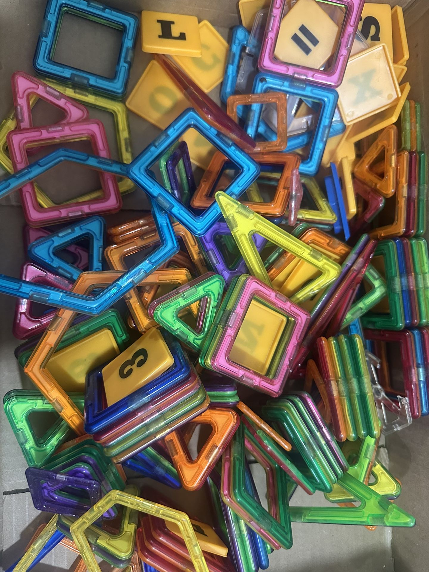 Kids Magnet Builder Toys Around 200pcs