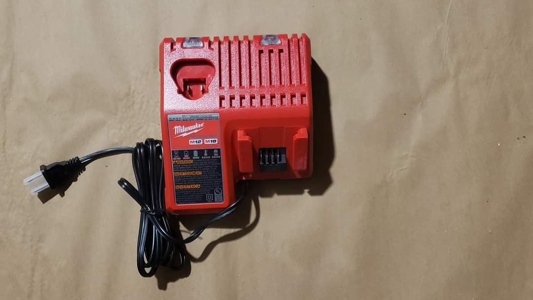 Milwaukee M18/M12 Charger