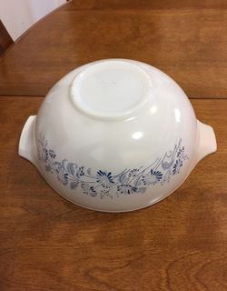 Pyrex vintage bowl