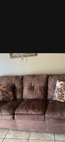Amazing Sofa With Brand New Pillows 