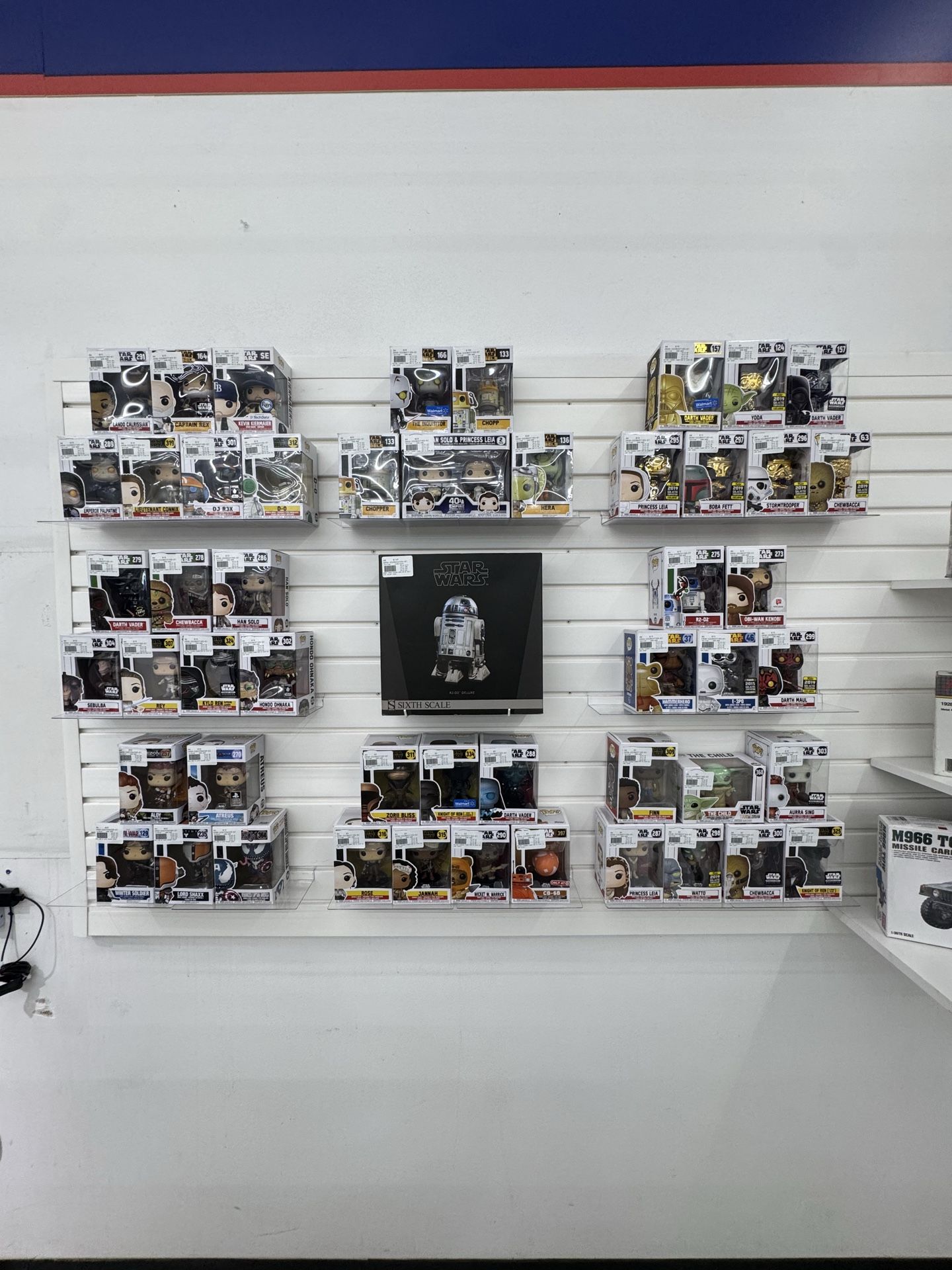 Funkos/sixth scale