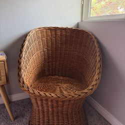 Elegant Woven Wicker Accent Chair - Great Condition 