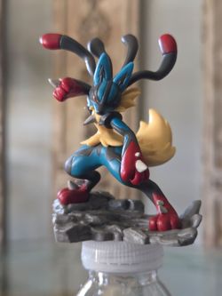 Pokémon Mega Lucario Figurine