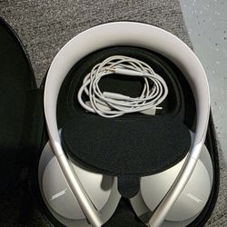 Bose Noise Cancelling Headphones 700 Over-Ear Bluetooth Headphones, Silver