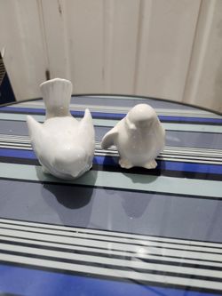 Pair of White Ceramic Bird Figurines Glossy Porcelain Dove Sparrow Decor
