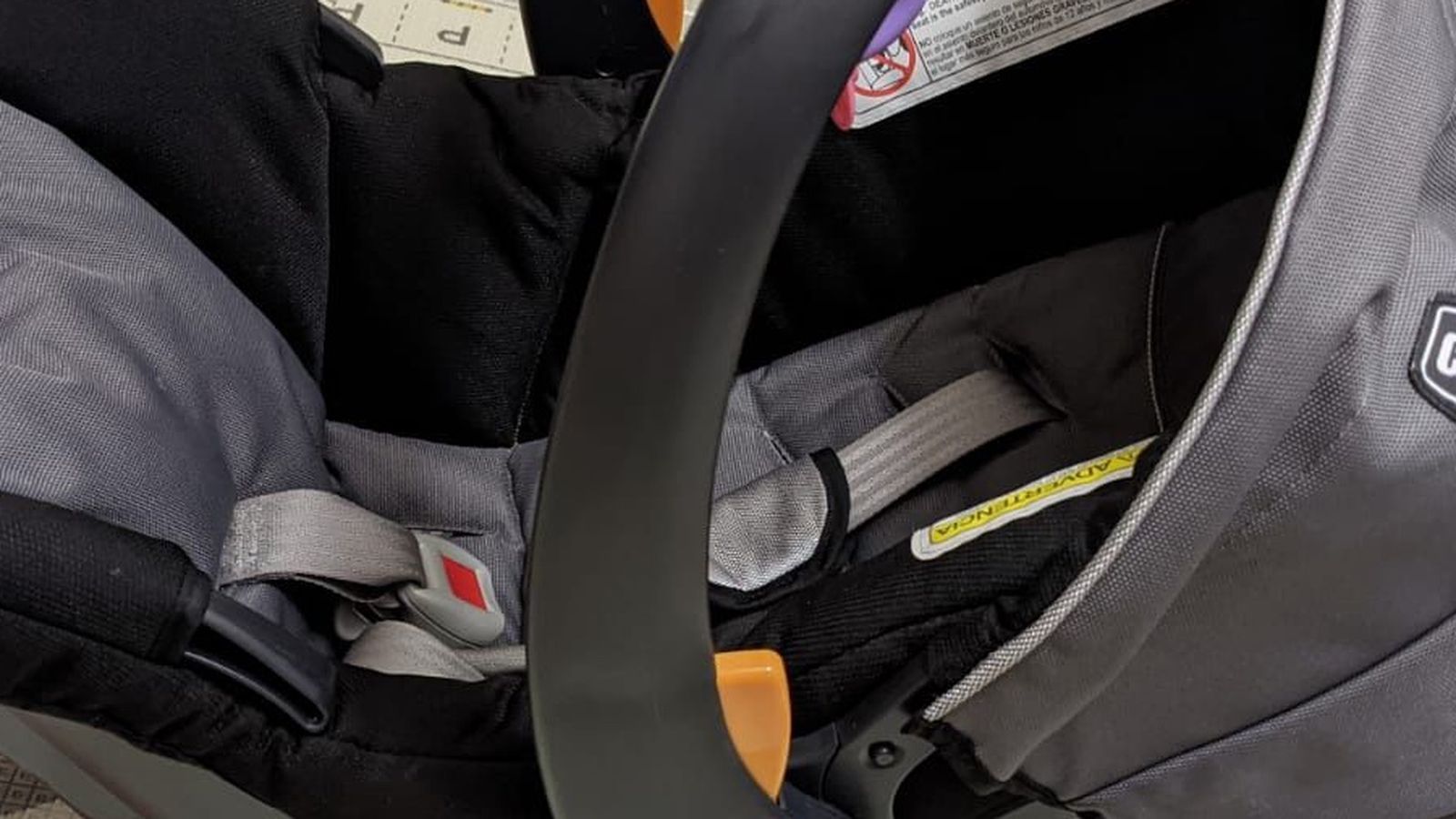 Chicco Infant Car seat With Base💺