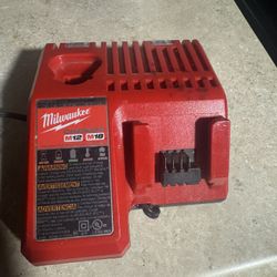 Milwaukee Charger M18 M12