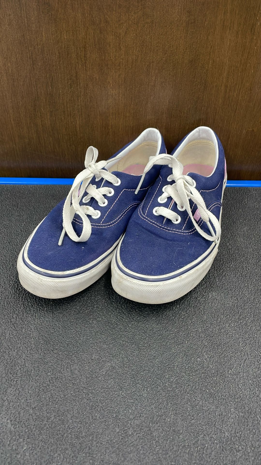 Unisex Vans Shoes. Item No 297 (Shopgoodwill)