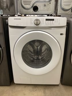 Samsung 4.5 cu.ft. Smart Front Load Washer New Scratch and Dent