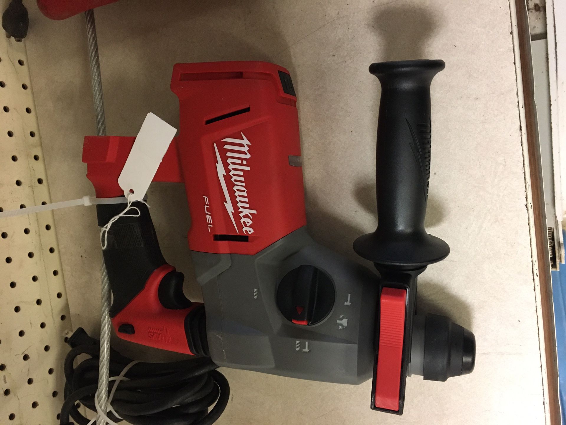 milwaukee hammer drill (2712-20) w/1 battery & charger