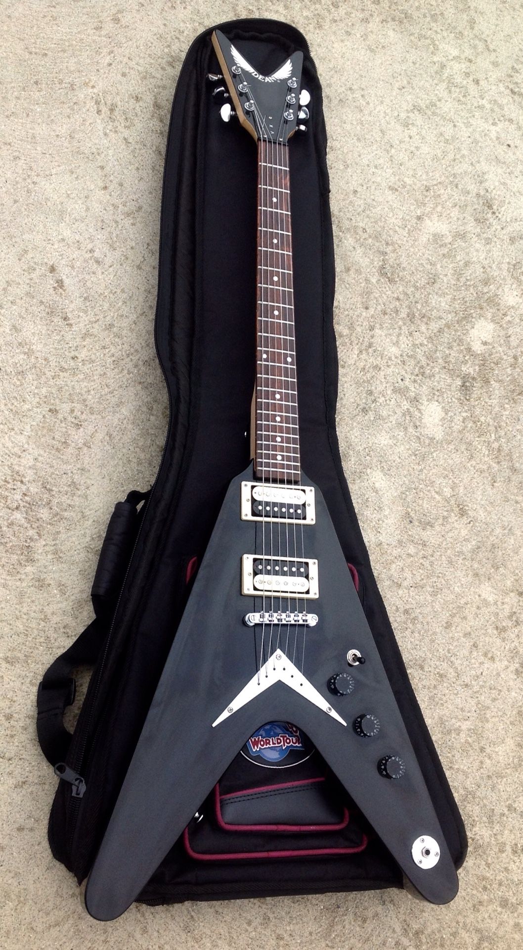 Dean V Guitar w case