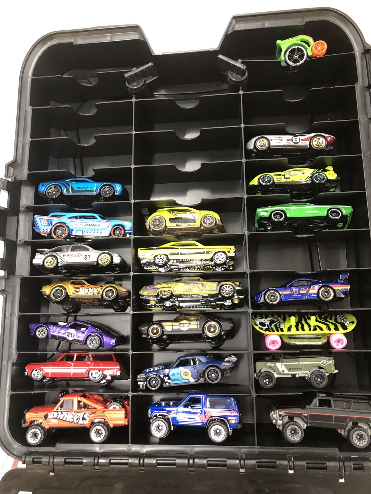 Hot Wheels Rolling Luggage Case Holds 100 | Mercari Hot Wheels Challenge Accepted Carrying Case