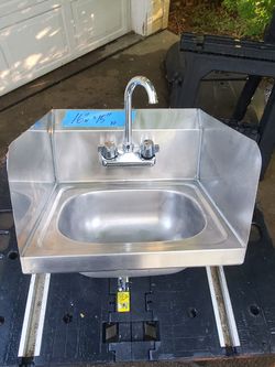 16"W STAINLESS STEEL SINK with FAUCET and SPLASHGUARDS 