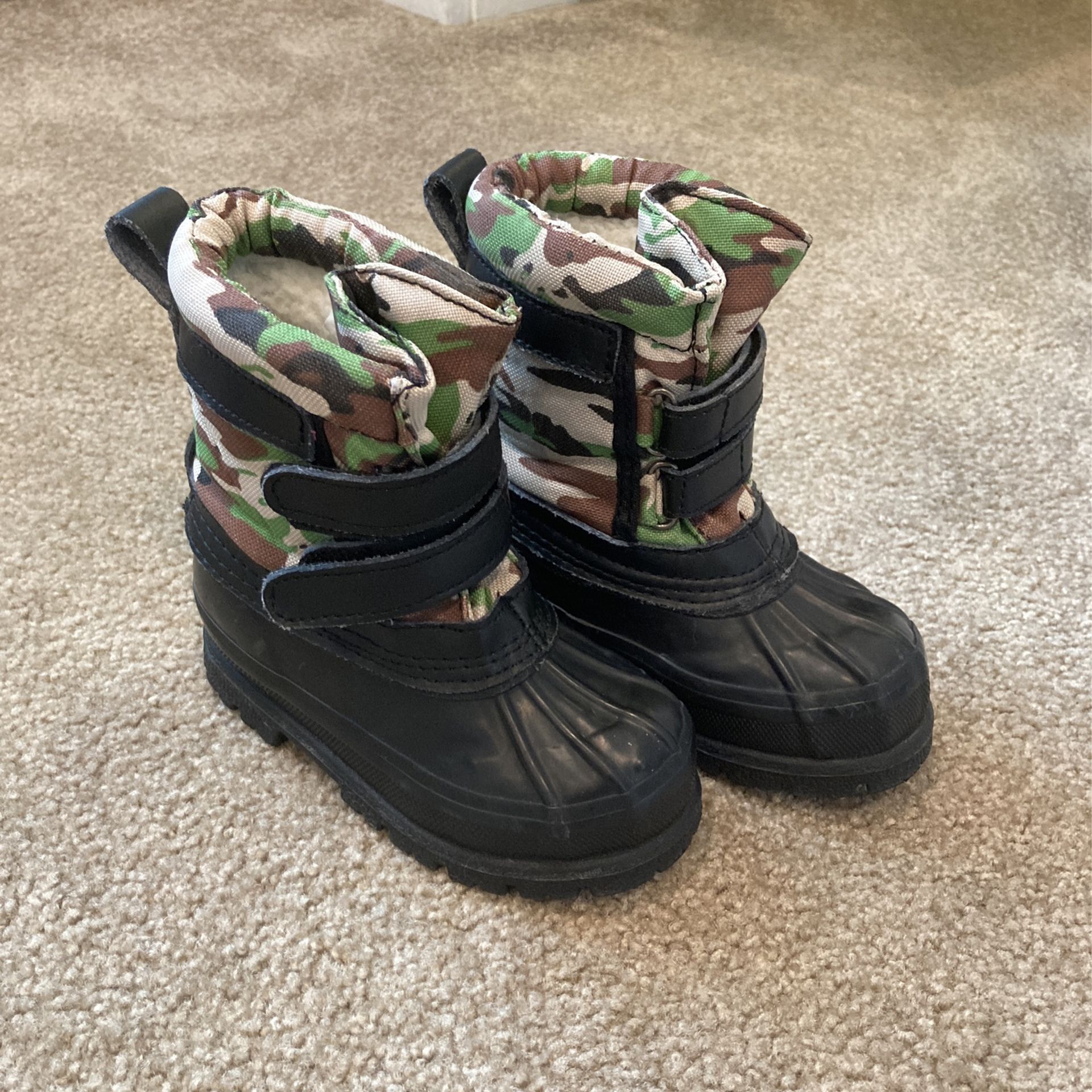 8c Snow Boots