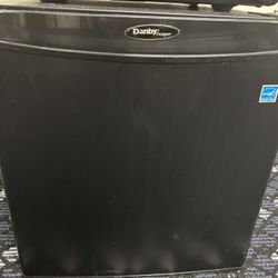 Mini fridge 