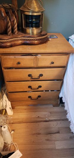 4-piece Maple bedroom dresser set