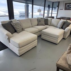 Koralynn Stone 3-Piece LAF Chaise Sectional