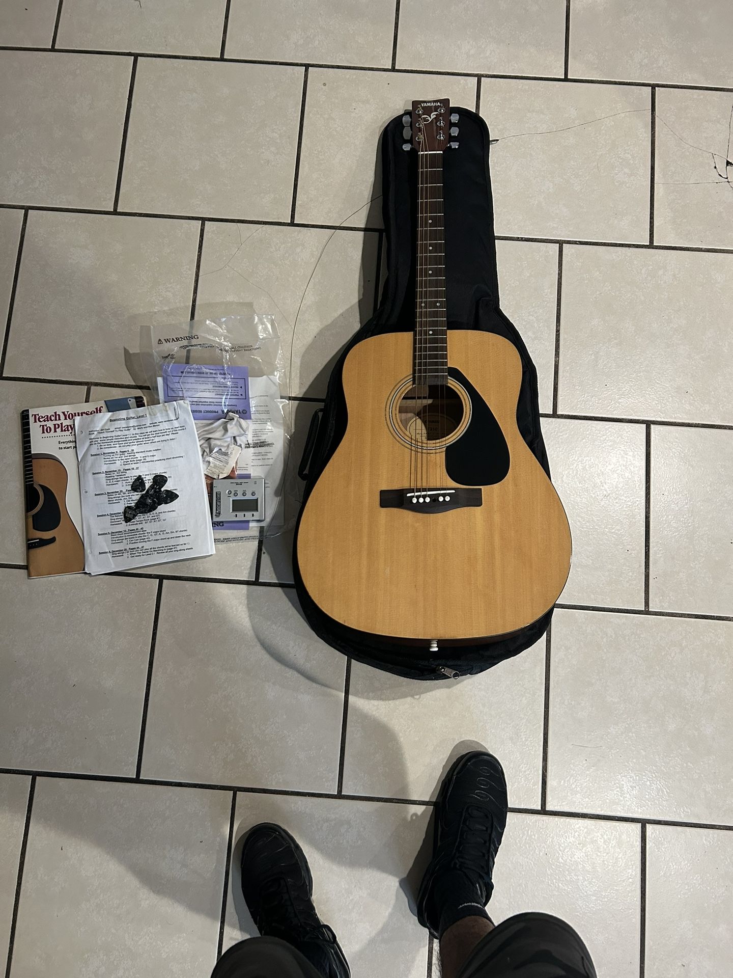 YAMAHA F310 Guitar (Read Description)