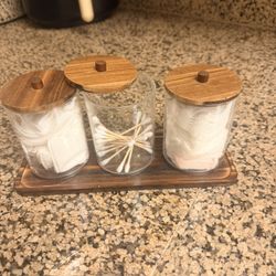 Bathroom Vanity, Organiser