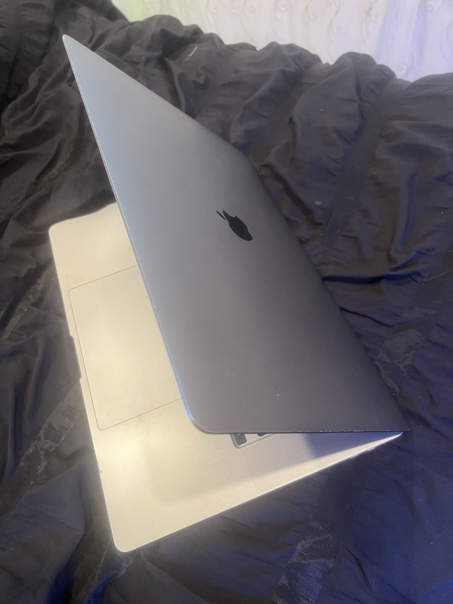 Clean 2019 16” MacBook Pro Touchbar 500gb
