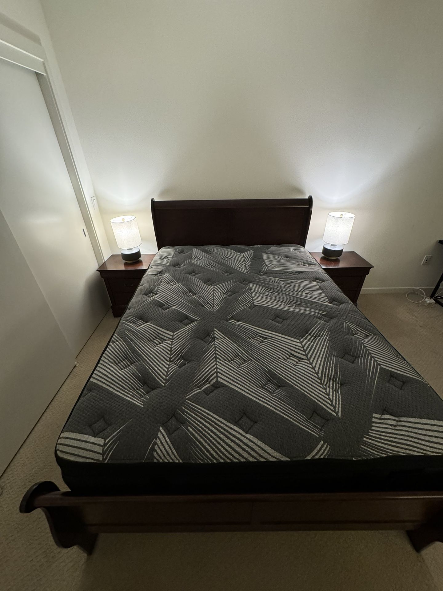 Queen size Bedroom Set