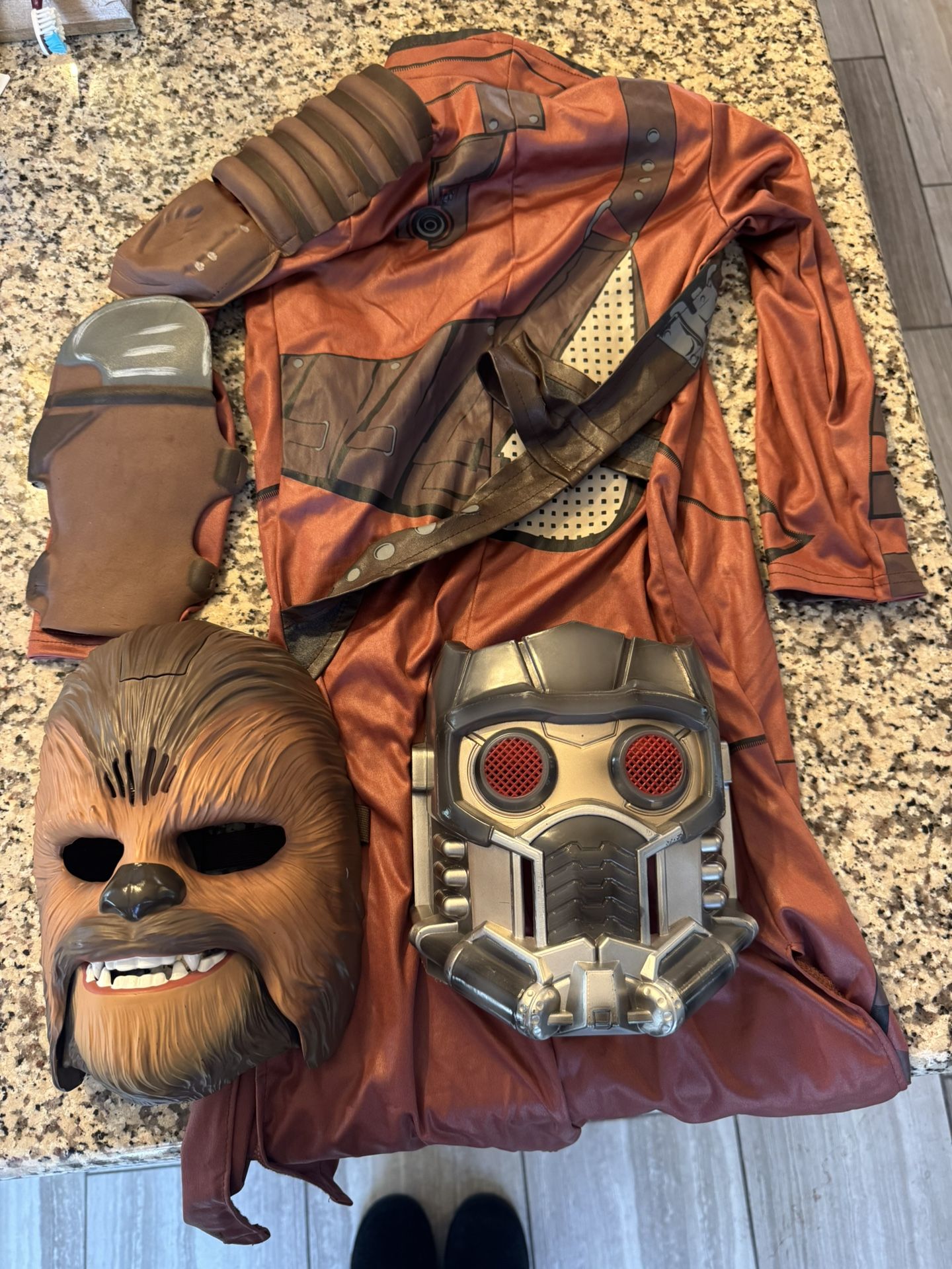 Star Wars- Star Lord MASK and Costume Size S & Chewbacca electronic talking MASK