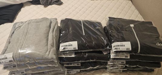 !!!!!!LOT of 14 ALO Hoodies,Quarter Zip,and Full Zip 100%  Authetic (TREY ARE NOT!!!!! REPLICAS)