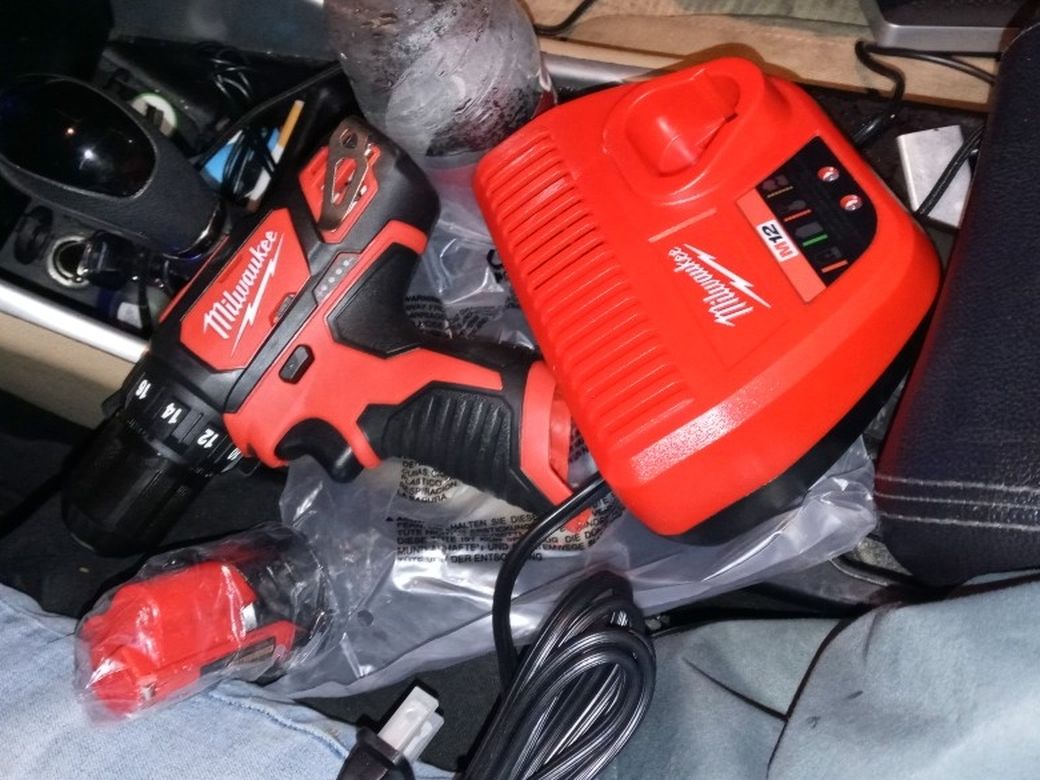 Milwaukee M12 Hammer drill