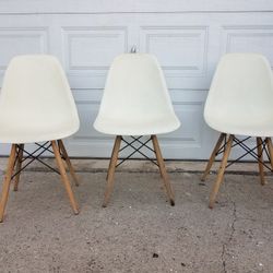 Mid-Centure Modern White Chairs