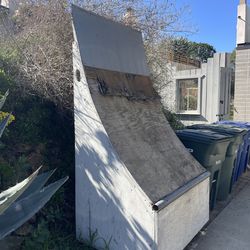 Free 1/4 pipe skate ramp