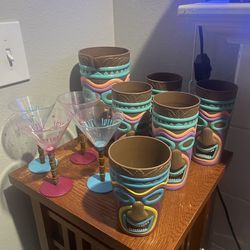 Plastic Tiki Party set
