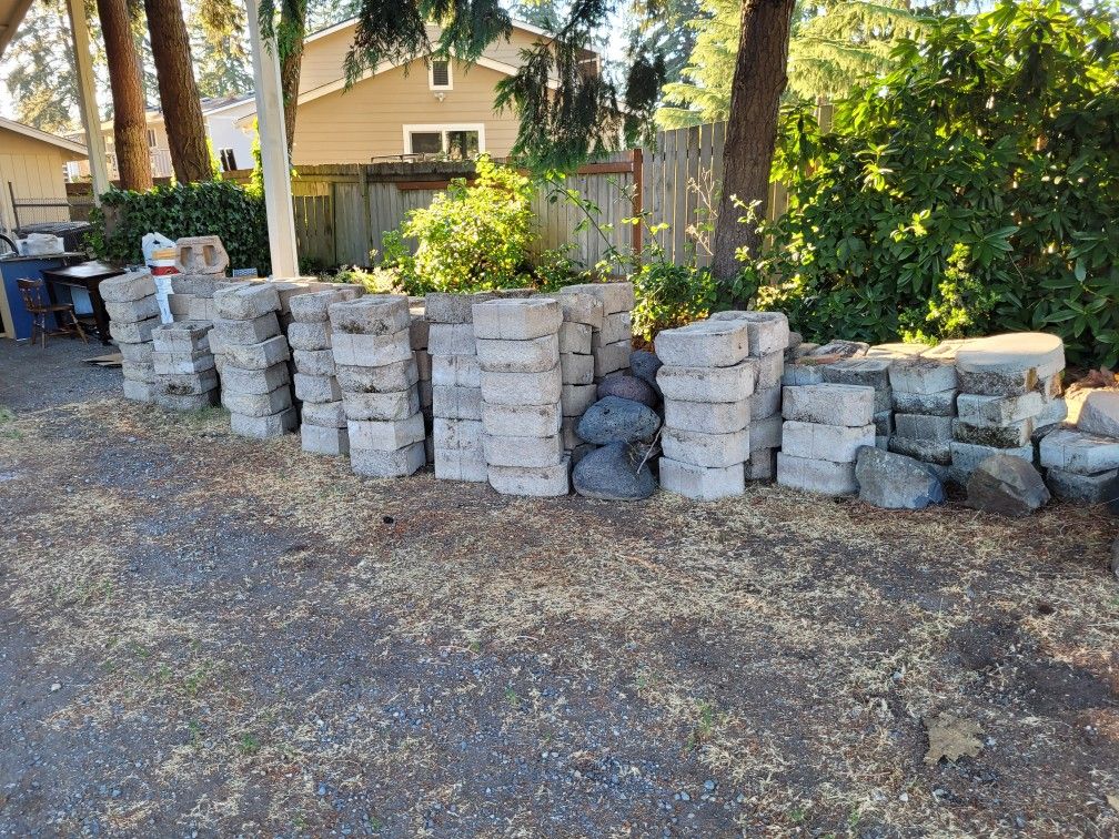 Tons Of Retaining Wall Concrete Blocks Bigger Than Most 6x16x11