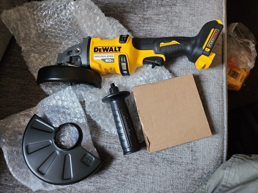 FLEXVOLT 60V MAX Cordless Brushless 4.5 in. to 6 in. Small Angle Grinder with Kickback Brake (Tool Only)
by
DEWALT
