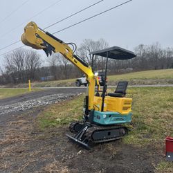 DM100 – 36” Wide – 1 Ton Mini Excavator – $3,000 Til 12/1