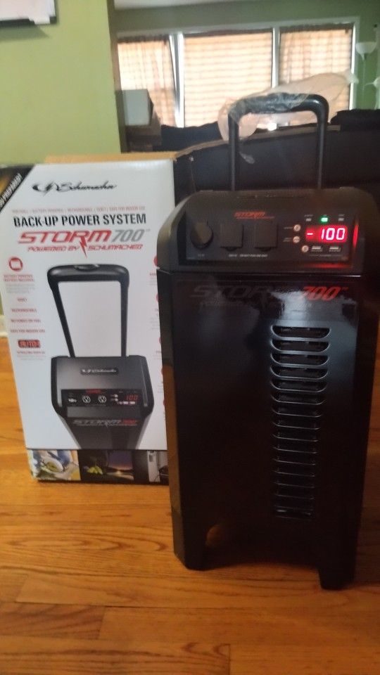 Schumacher Storm 700 Watt Portable Power Unit