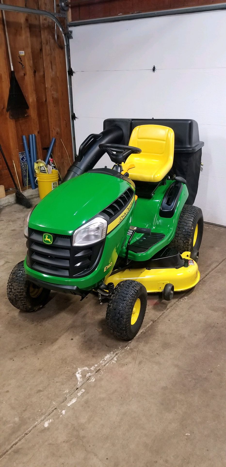 John deer E140 Garden tractor 48” Deck. Purchased in 2019 With Bagger attachment. 22 HP Briggs Engine. 31 HOURS