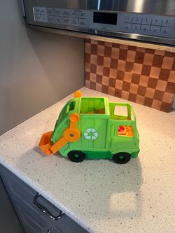 Trash truck toy