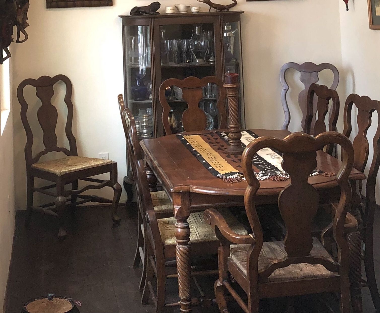 Rustic Dining Room Table & Chairs