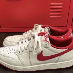 Air Jordan 1 Retro Low OG "University Red/ White" - Size 9.5