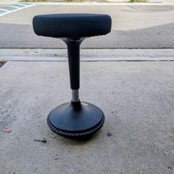Ergonomic balance stool