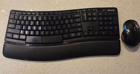 Free Microsoft keyboard and mouse. No dongle.