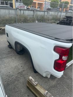 2024 Chevy 2500 pick up bed DRW with bumper and tailgate
