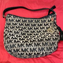 Women’s Michael Kors Monogram Purse (L) 