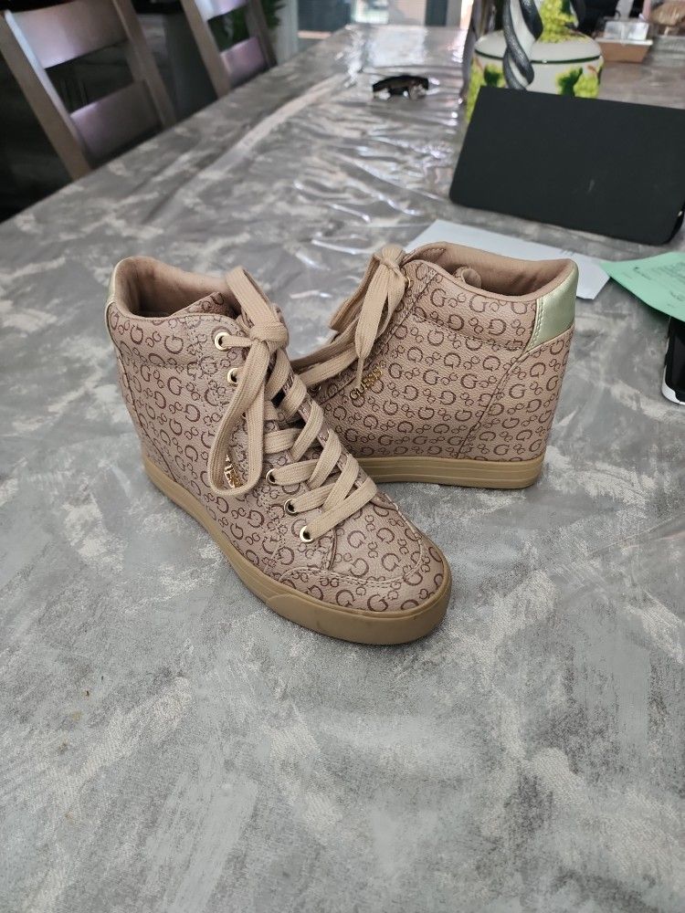 Guess wedges size 7