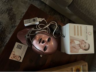 LED Face Mask - Light Therapy
