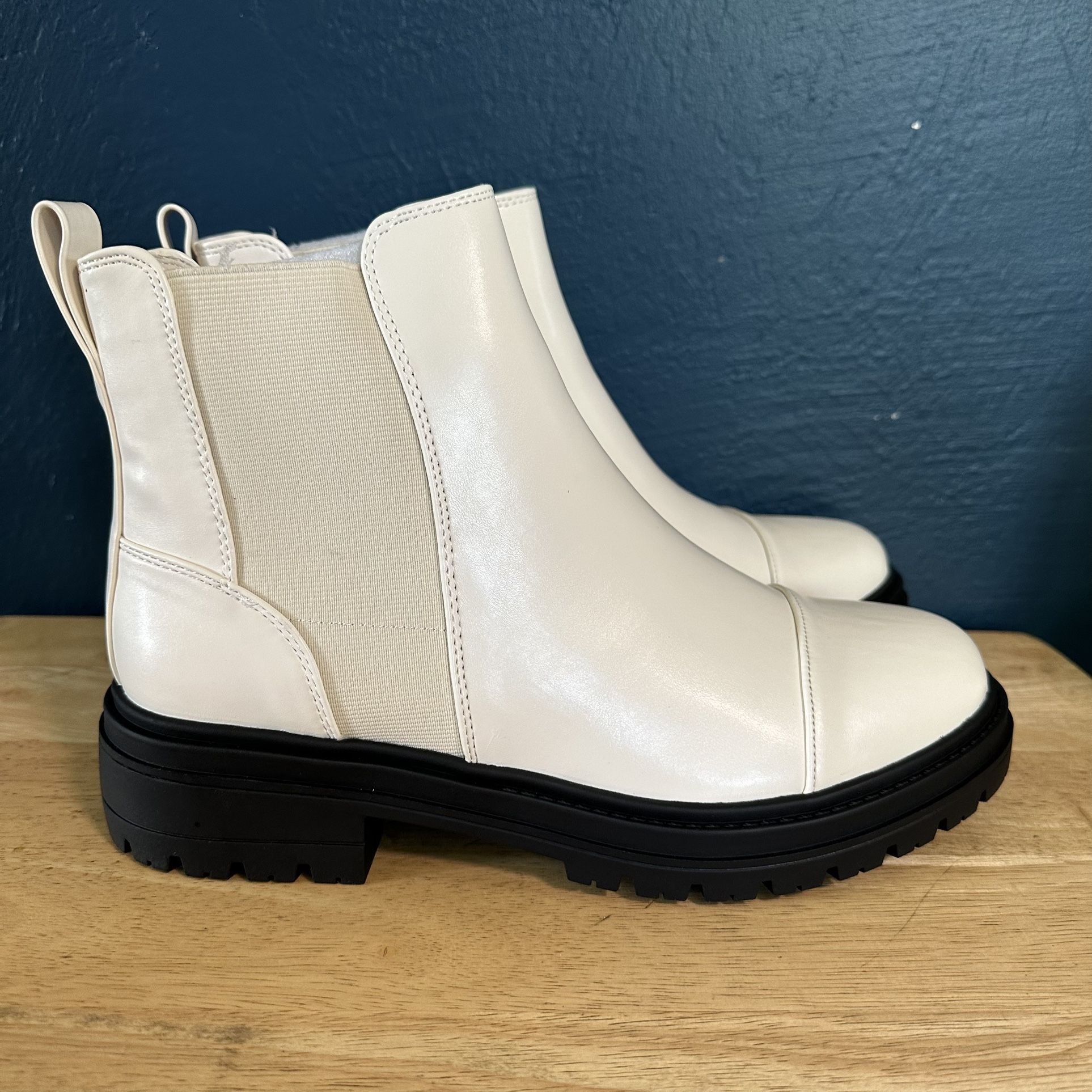 Women's Lug Sole Chelsea Fashion Platform Ankle Boot White Black Size 8 Rain