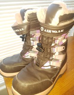 Airwalk pink and brown girls boots size 3. Worn indoors twice