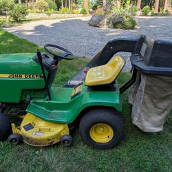 John Deere Riding Mower 