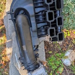 Jeep  JK / JKU 2012-2017 3.6L V6 air intake manifold plenum/ stock air box
