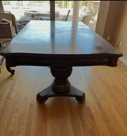 Beautiful table and chairs!!!
